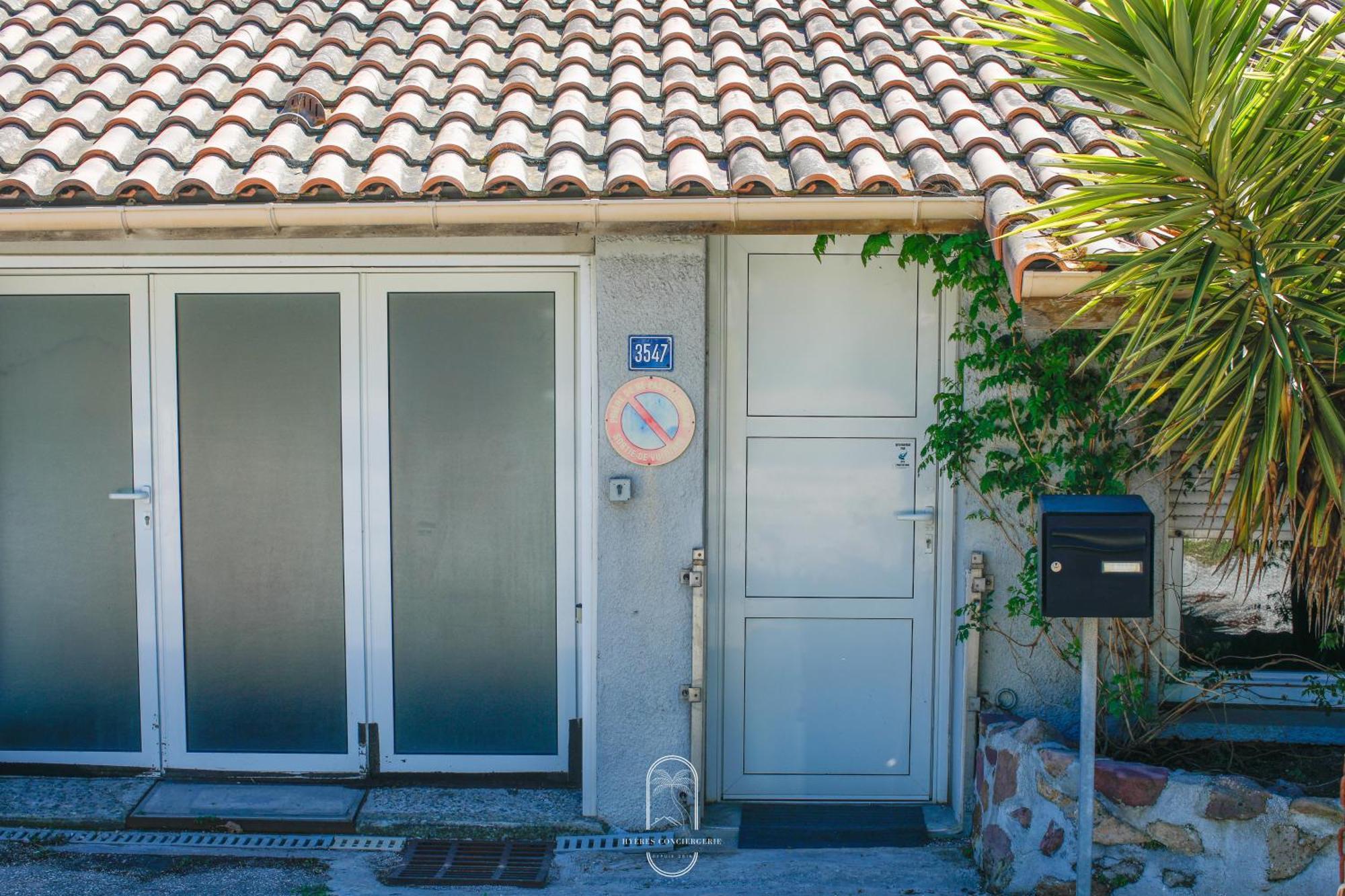 Maison Sur L'Eau-Hyeres-Almanarre-Parkings Clim Wifi By Hc Exteriér fotografie
